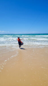 Read more about the article Learning to Kitesurf in Tarifa: The Windy Truth, Full Costs & Is It Right For You?