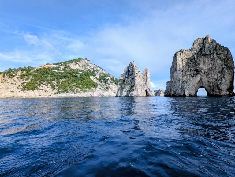 Read more about the article From “Schnuderlumpen” to Sunset Gold: The Chaos and Majesty of 48 Hours in Naples