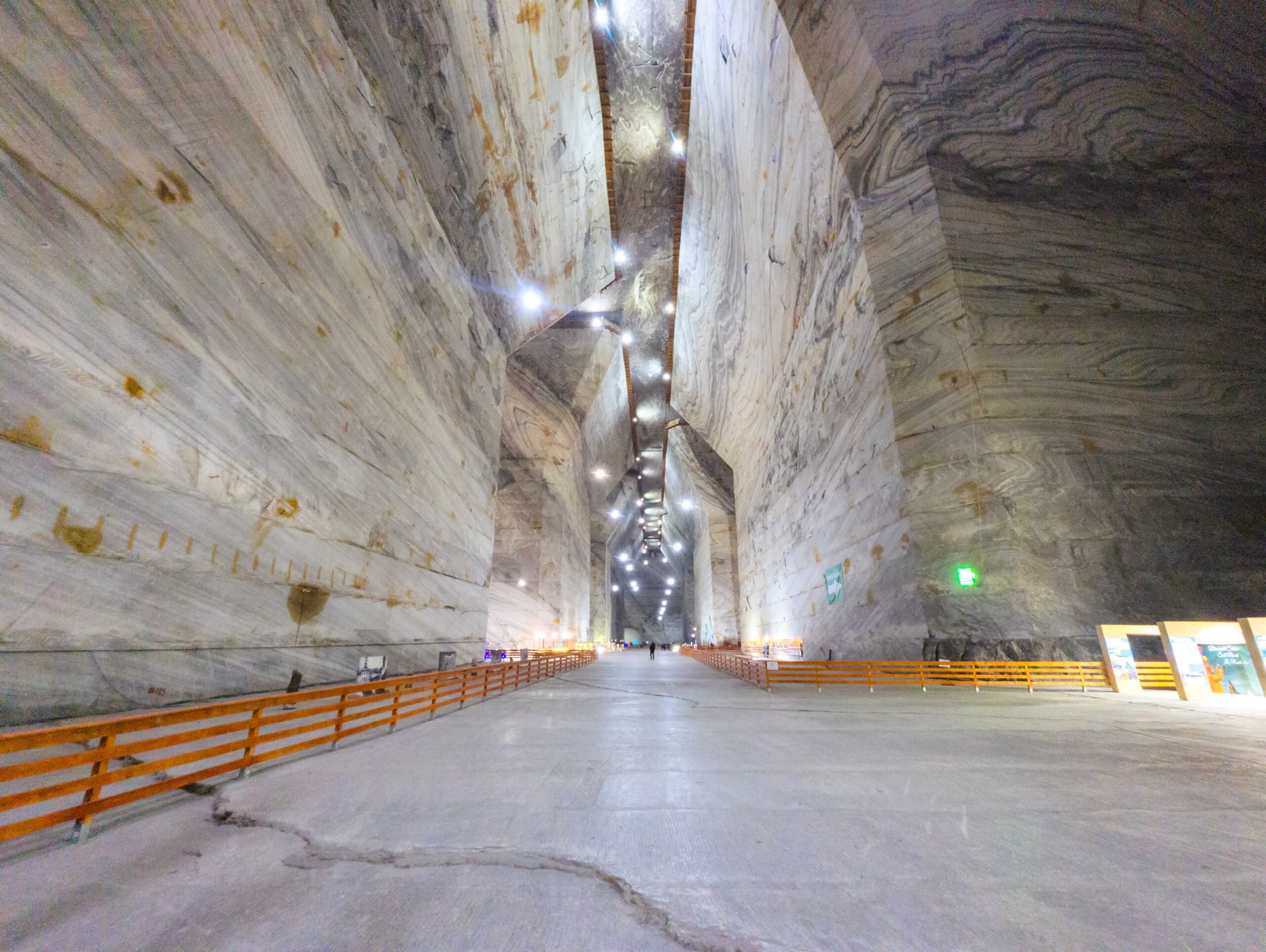 You are currently viewing 48 Hours in Bucharest: A Weekend of Giants, Myths, and Salt